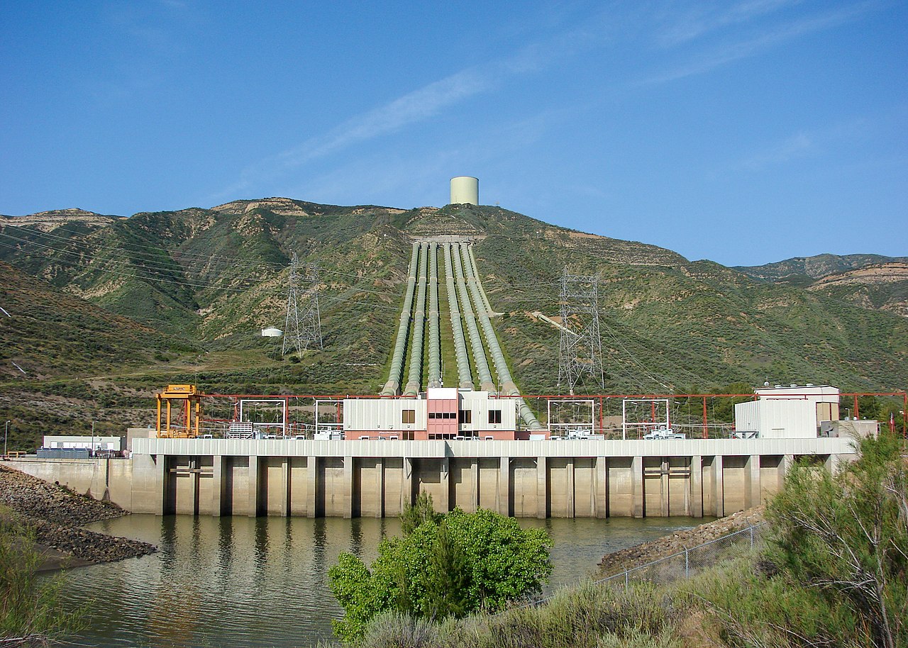 A pumped-hydro power station in Spain  Image: Sirbatch, Wikimedia Commons, CC BY-SA 3.0